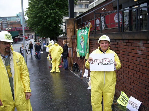 BBC iPlayer, Defective By Design Protest outside BBC Oxford Road in Manchester by Matt Lee (CC-BY-SA 2.0)