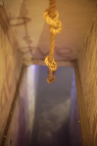 The stairway with an improvised handrail